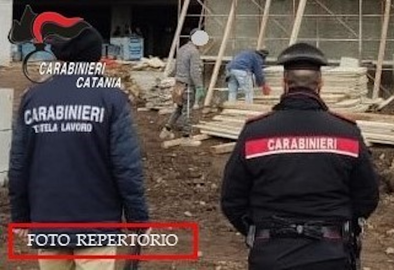 Irregolarità in un cantiere edile nel Catanese: multe “salate” per un imprenditore palermitano