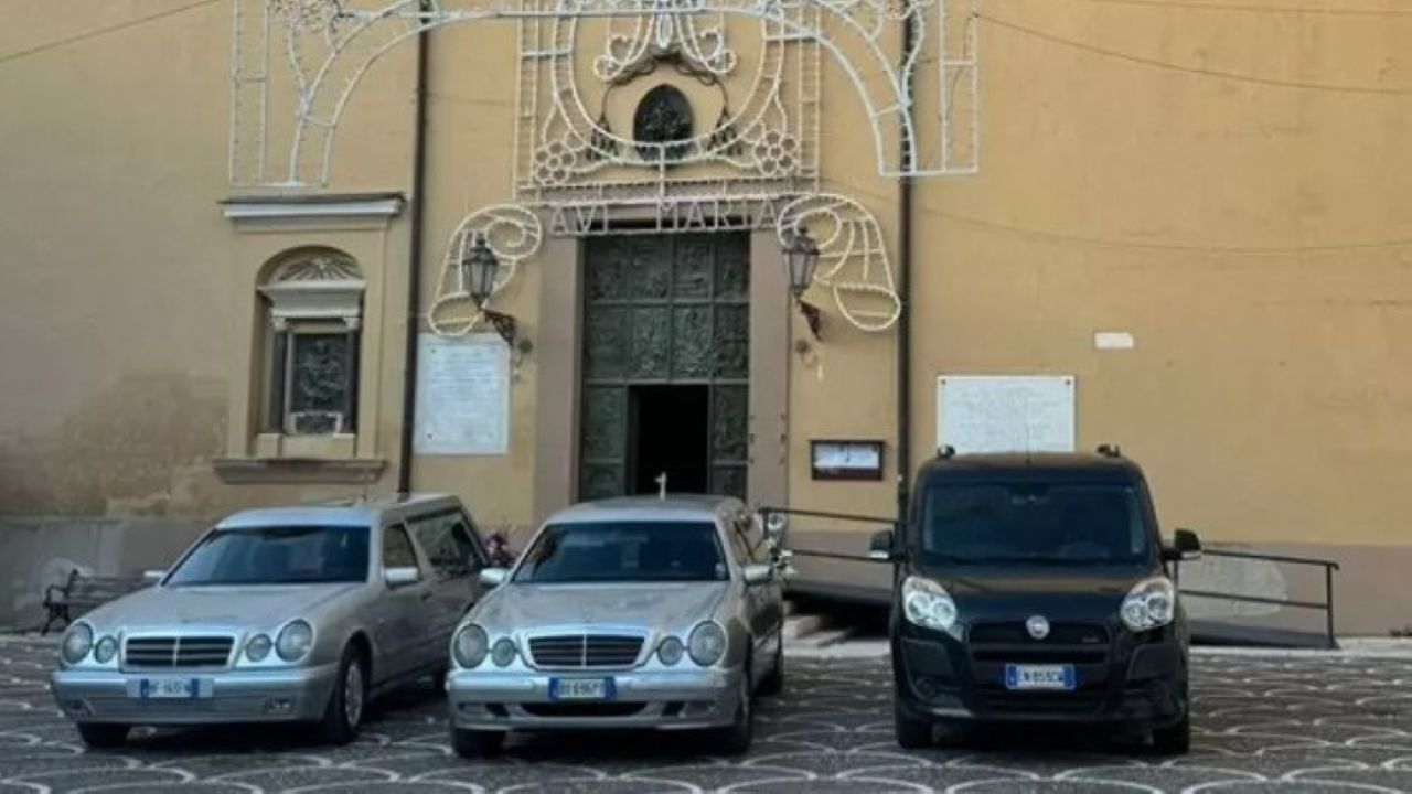 La tragedia di Corleone, tante lacrime e commozione ai funerali di Lucia e Giusi