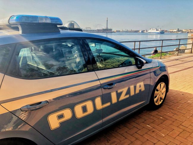 Giovane arrestato a Messina mentre smontava le ruote di un’auto in sosta