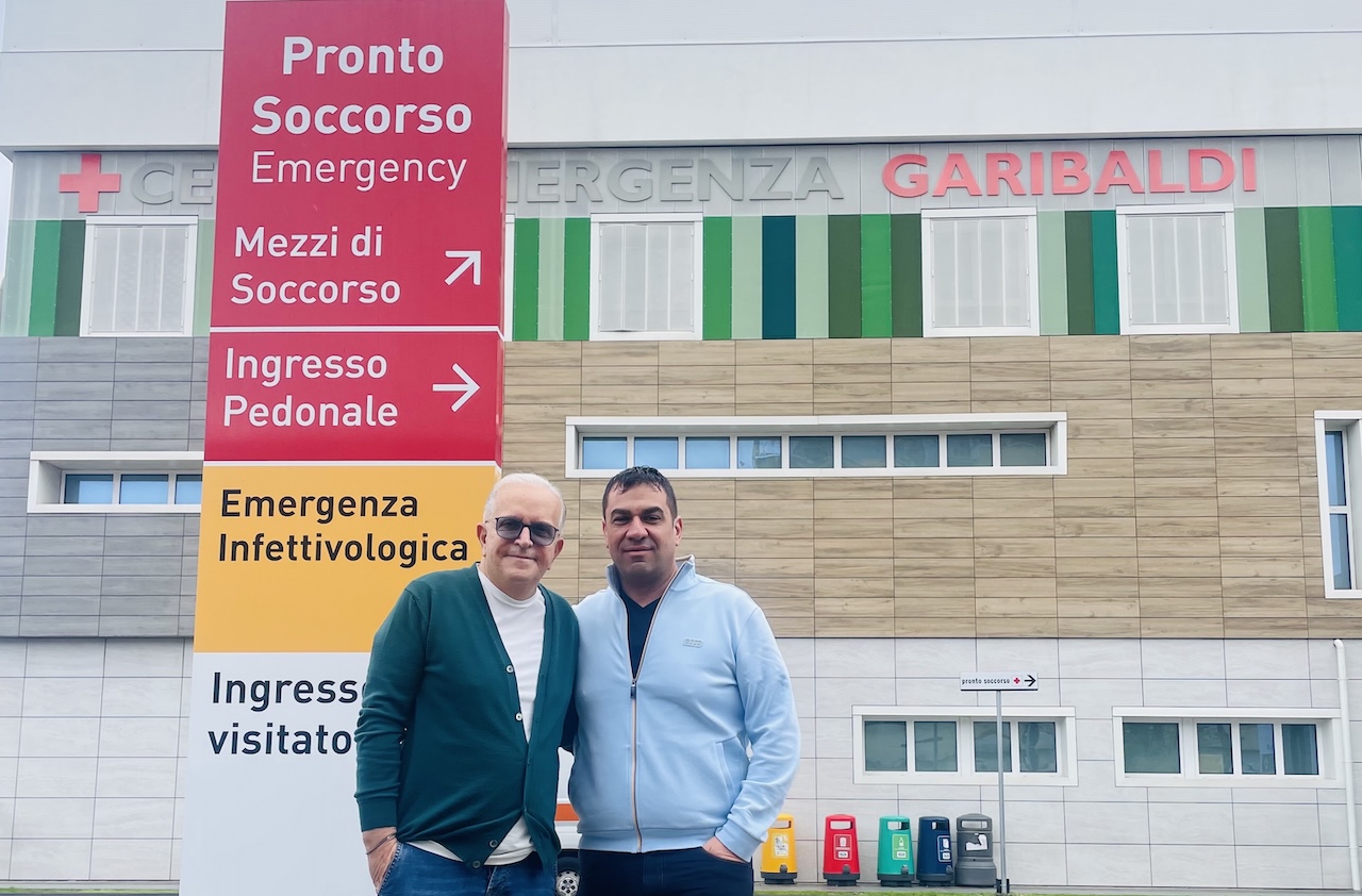 Ross Pelligra al Centro d’Emergenza del Garibaldi per gli auguri di Natale