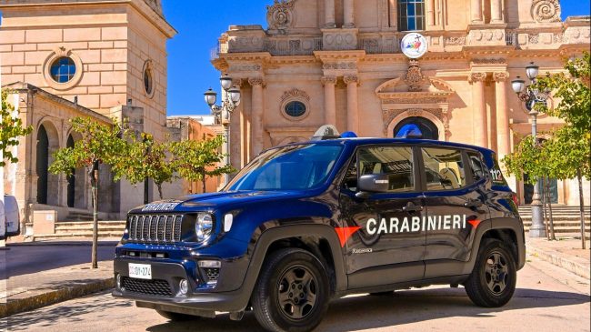 Viola gli arresti domiciliari, aggravamento misura per 21enne