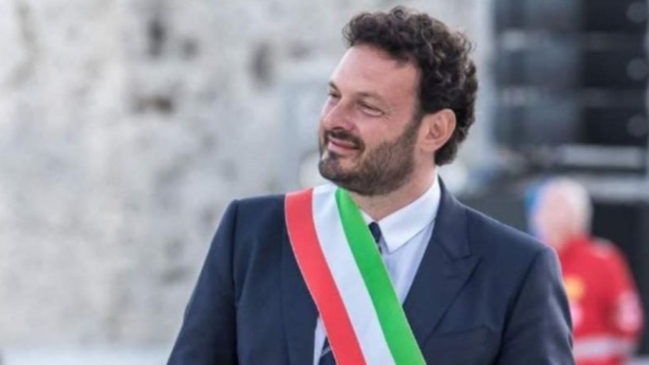 Il sindaco di Siracusa sul caro-voli: “Studenti fuori sede costretti ad arrangiarsi: basta far finta di niente” Il sindaco di Siracusa sul caro-voli: “Studenti fuori sede costretti ad arrangiarsi: basta far finta di niente”