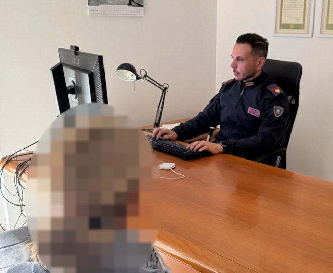 Catania, truffa a una 90enne con il “finto poliziotto”: bottino da 30mila euro, denunciato 18enne