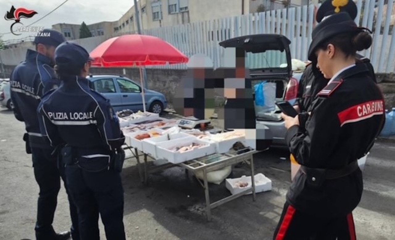 Ortofrutta, nei guai due venditori ambulanti a piazza Montessori