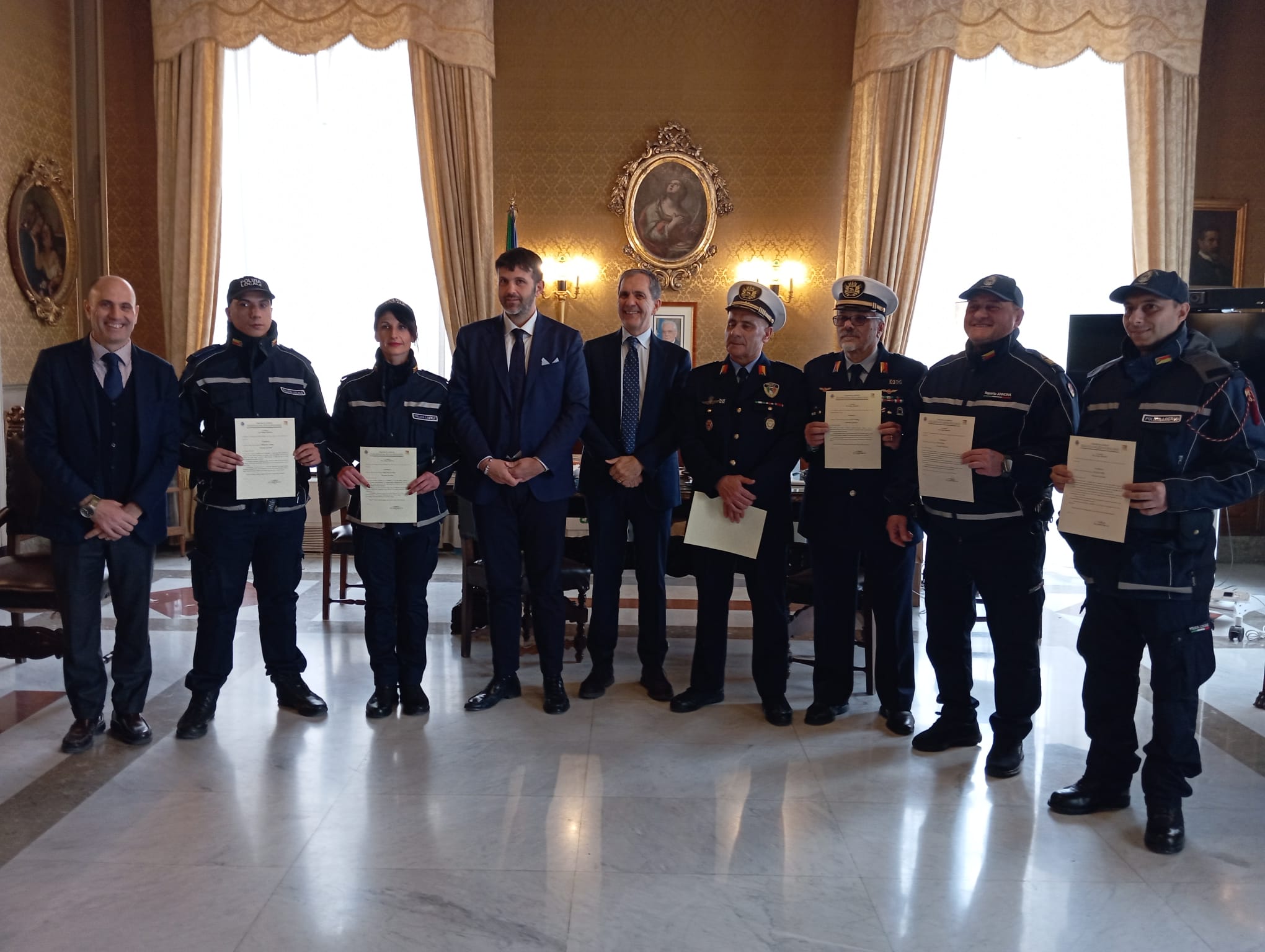 Encomi alla polizia locale: Trantino premia sei agenti per servizio e coraggio