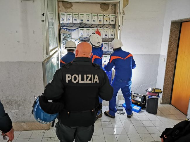 Siracusa, allacci abusivi alla rete elettrica: denunciate altre dodici persone