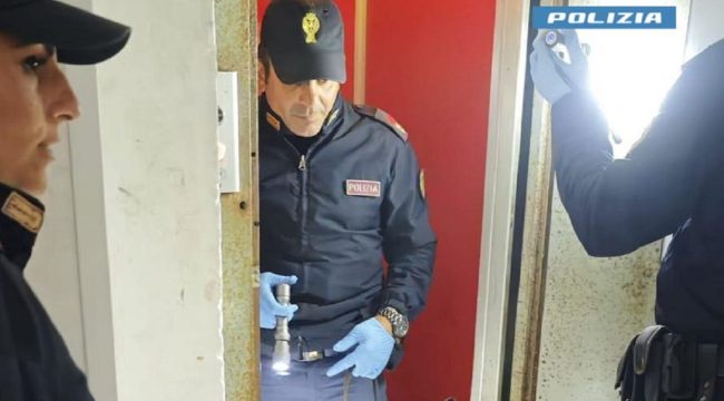 Siracusa, armi da guerra nascoste nel vano ascensore di una palazzina