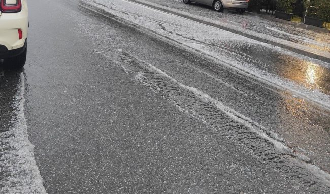 Messina, forte ondata di maltempo: pioggia, grandine e raffiche di vento ma le scuole restano aperte