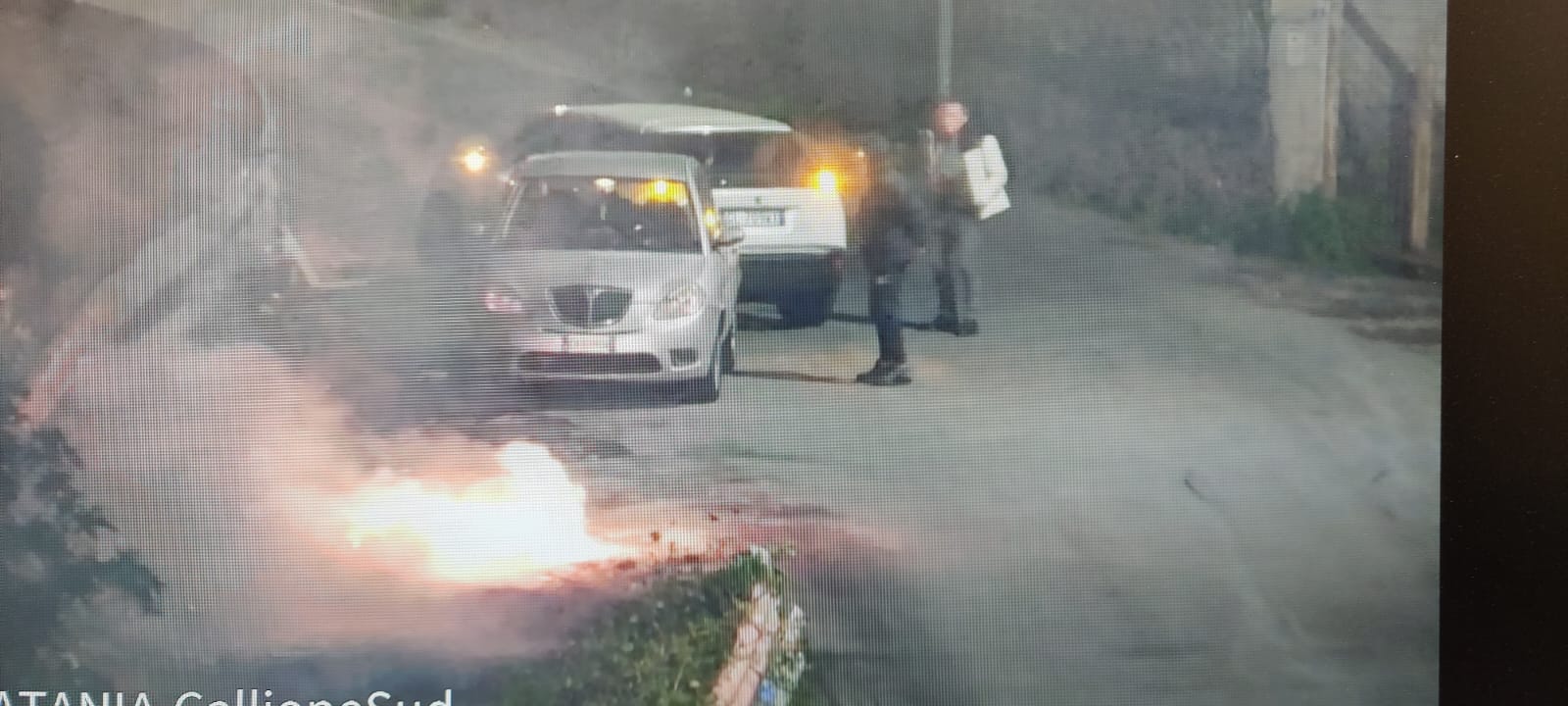 Bruciava rifiuti per ricavare rame da vendere: fermato 38enne lungo via Calliope