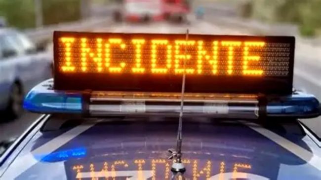 Maltempo e raffiche di vento, incidente sulla A19 Palermo-Catania: si ribalta un camion dei traslochi