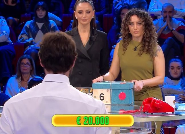 “Affari tuoi”, le sorelle Alessia e Pamela da Catania vincono 20mila euro