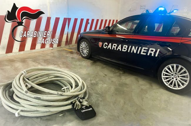 Ispica, sorpresi a rubare cavi telefonici della rete pubblica: arrestati un 36enne e un 19enne