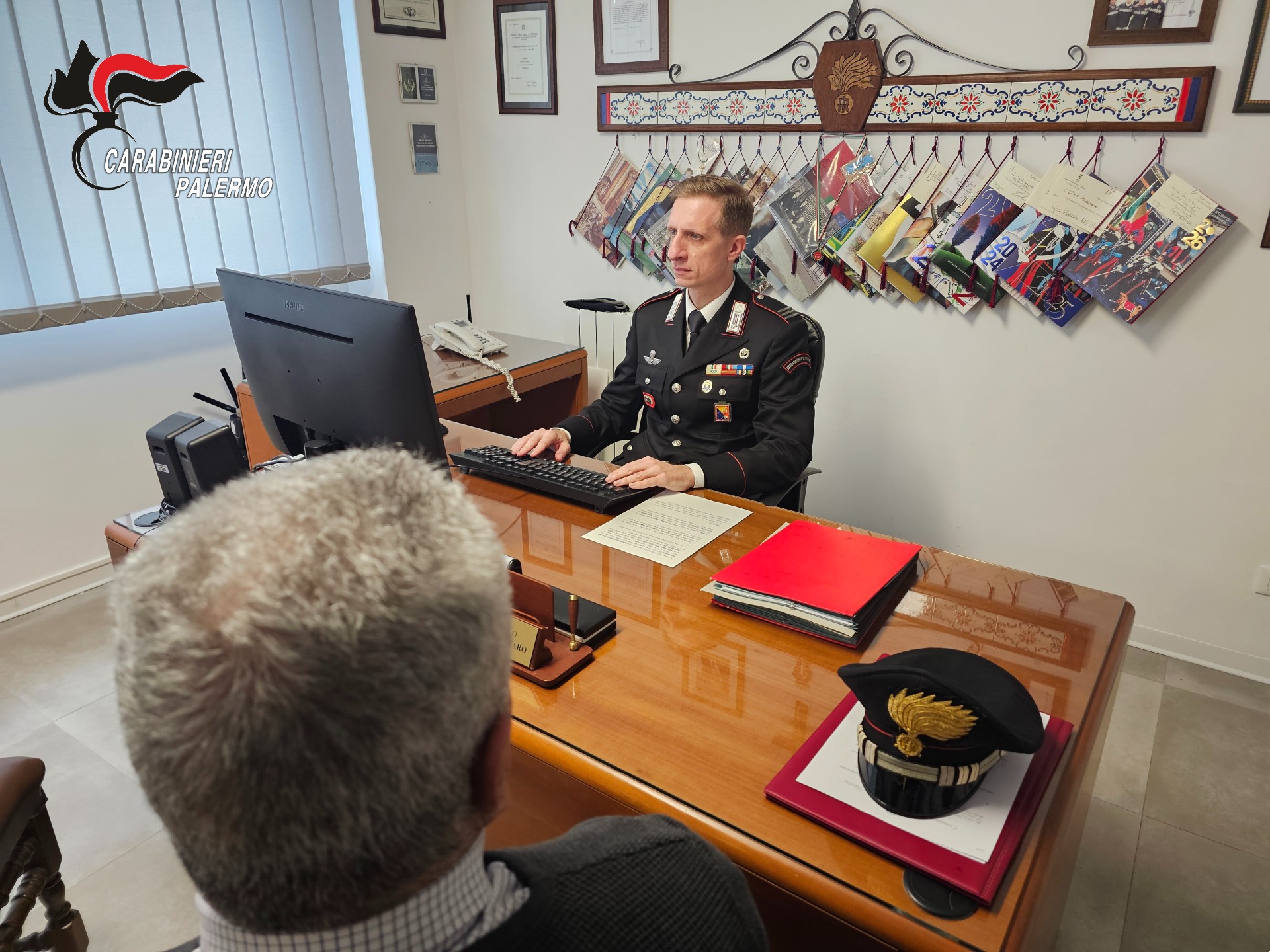 Dal sospetto dell’anziano all’allarme in parrocchia: la truffa del “finto carabiniere” colpisce ancora, 2 arresti