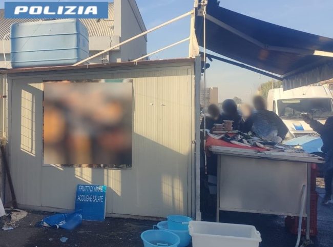 Abusivismo commerciale a Nesima: pescivendolo senza autorizzazioni denunciato, sequestrati 40 chili di pesce non tracciato