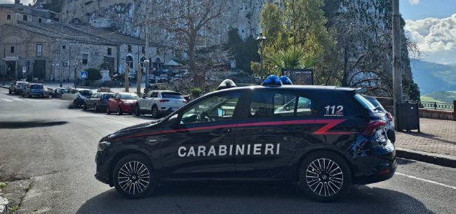 Caos a Caccamo: aggrediti carabinieri e 118 tra calci e tanto alcol
