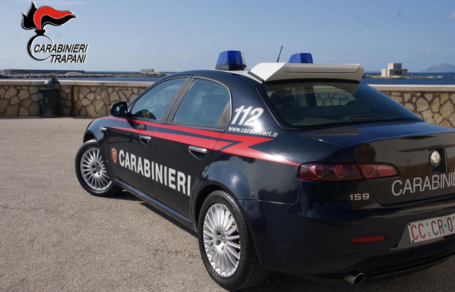 Marsala, inseguono “ladro” di cannabis e lo minacciano con una pistola: arrestati due fratelli
