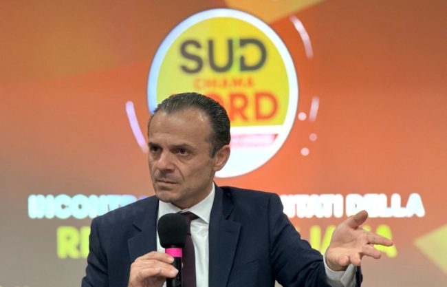 Cateno De Luca lascia la guida di Sud chiama Nord: “Da oggi mi occuperò di altro”
