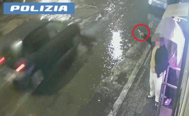 Tentano di scassinare un distributore di sigarette e minacciano gli automobilisti armati: denunciati due cugini ventenni a Catania