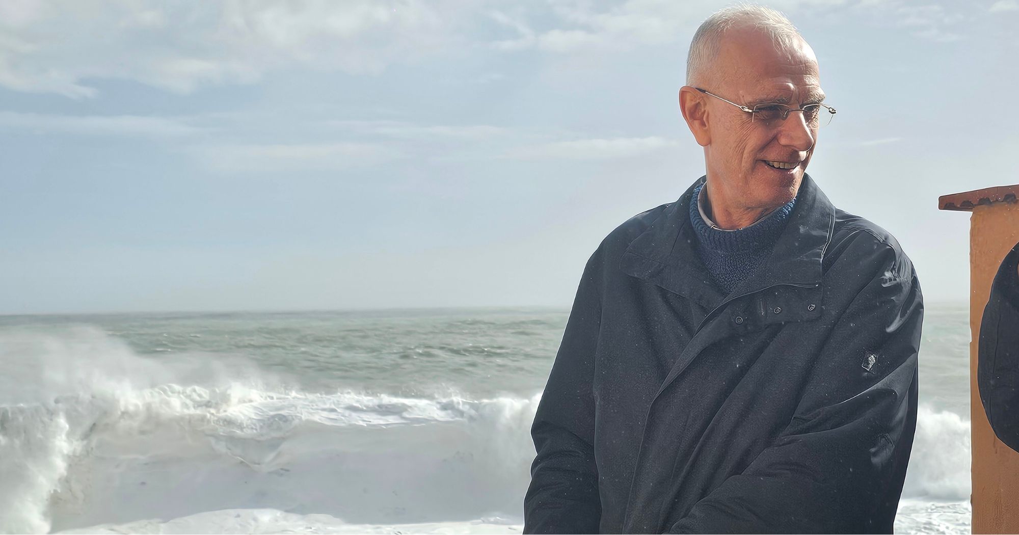 Il vescovo Raspanti tra la gente lungo la costa ionica: “La nostra preghiera e il nostro sostegno per rialzarci insieme”