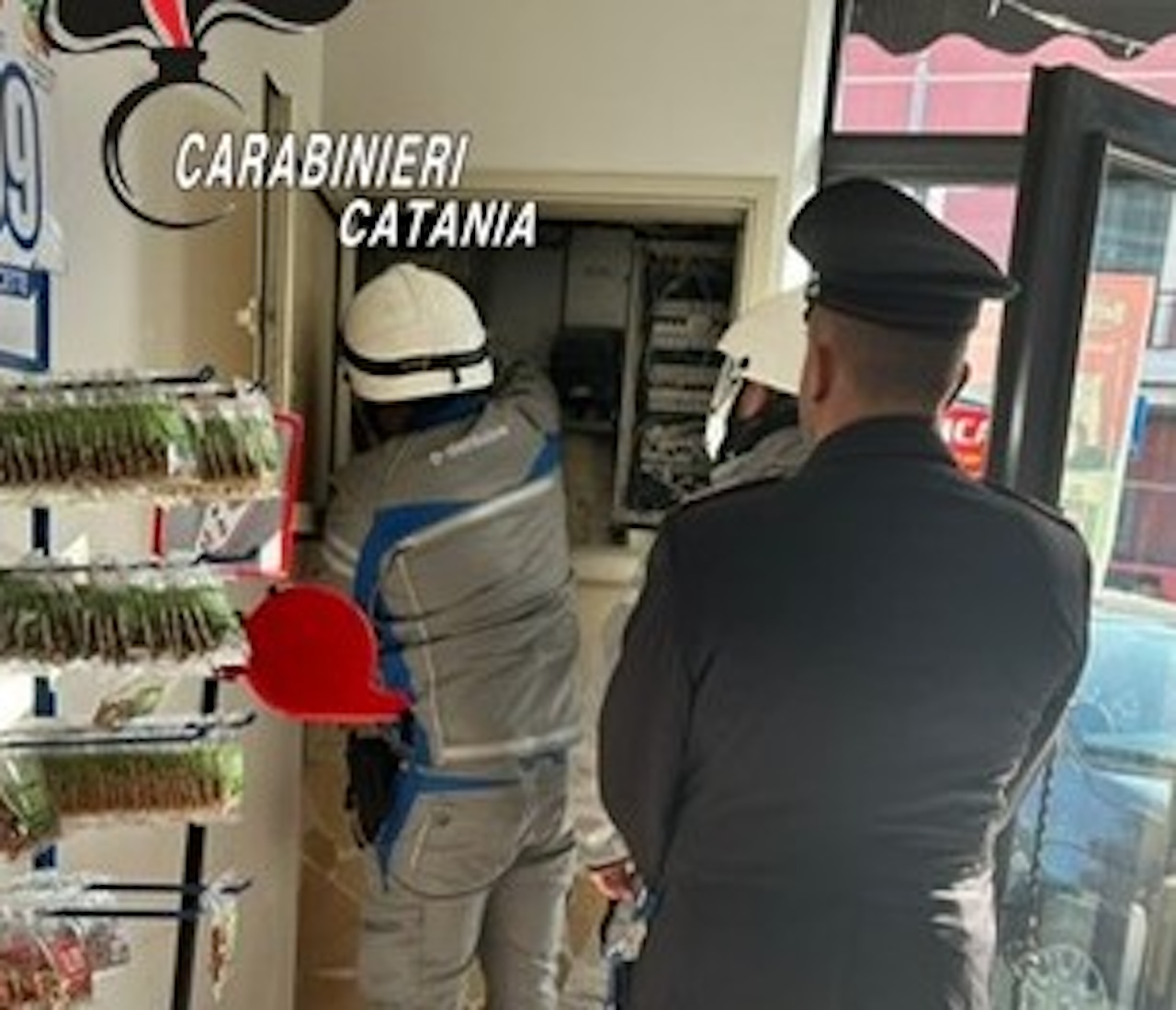 Controlli ad Aci Catena e Aci Castello: allaccio abusivo alla rete elettrica e sanzioni a un panificio