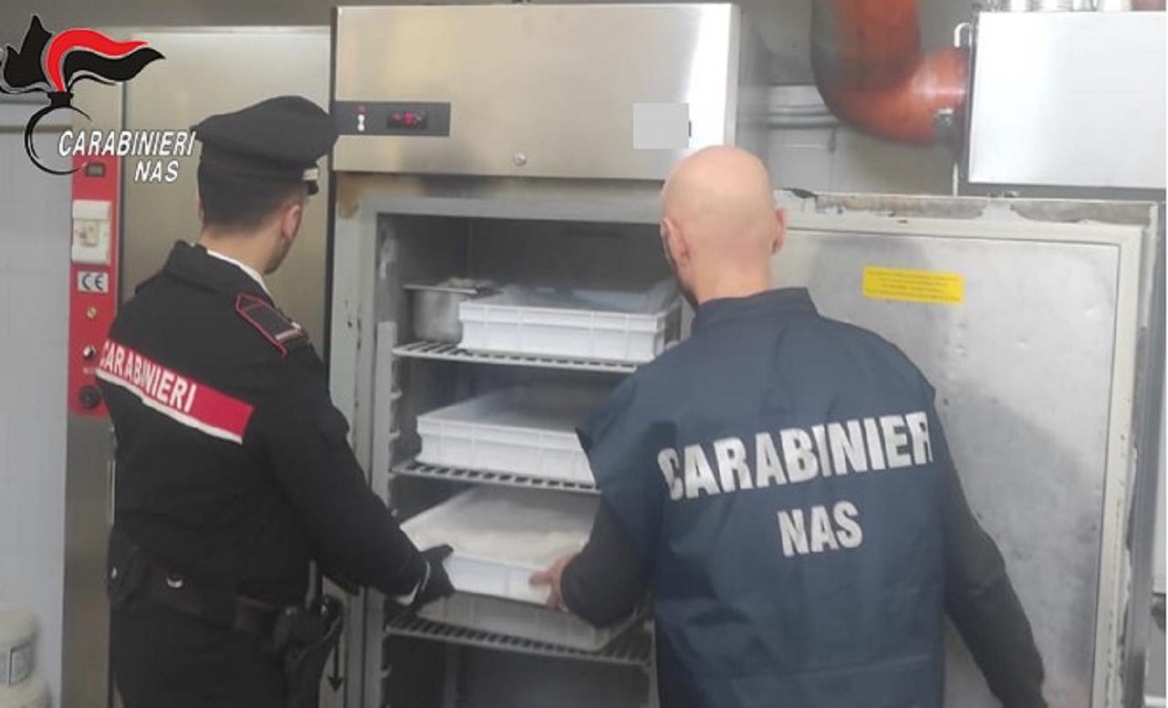 Falsi panettoni al pistacchio di Bronte e al cioccolato di Modica venduti per veri: il caso a Catania