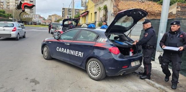 Catania, stretta dei carabinieri sui parcheggiatori abusivi durante le festività