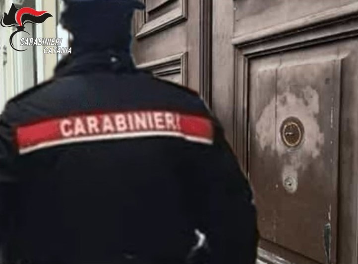 Catania, colpo notturno in un condominio del centro storico: ladro incastrato dalle telecamere