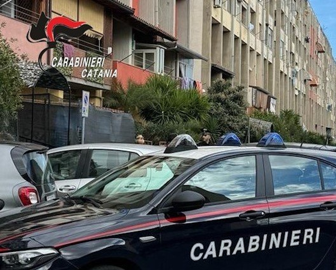 Tenta la fuga in via Capo Passero: denunciato 23enne per droga. Nei guai anche la madre