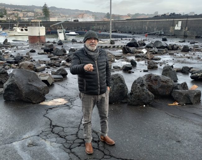 Ognina devastata dalla mareggiata: barche affondate e porto in ginocchio, un disastro annunciato