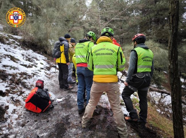 Etna, arresto cardiaco uccide un uomo sul sentiero di Monte Gemmellaro