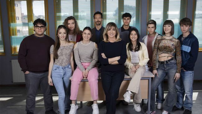 Stasera in onda la fiction “La preside” con Luisa Ranieri: tra dispersione scolastica, stato d’abbandono e degrado sociale
