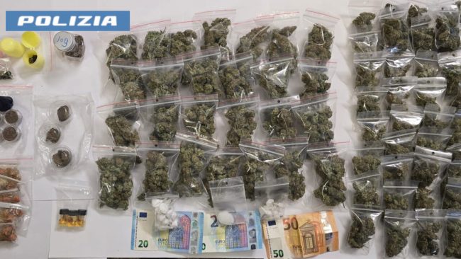 Catania, con la droga sotto il sedile dell’auto: arrestate due donne nel quartiere San Giovanni Galermo