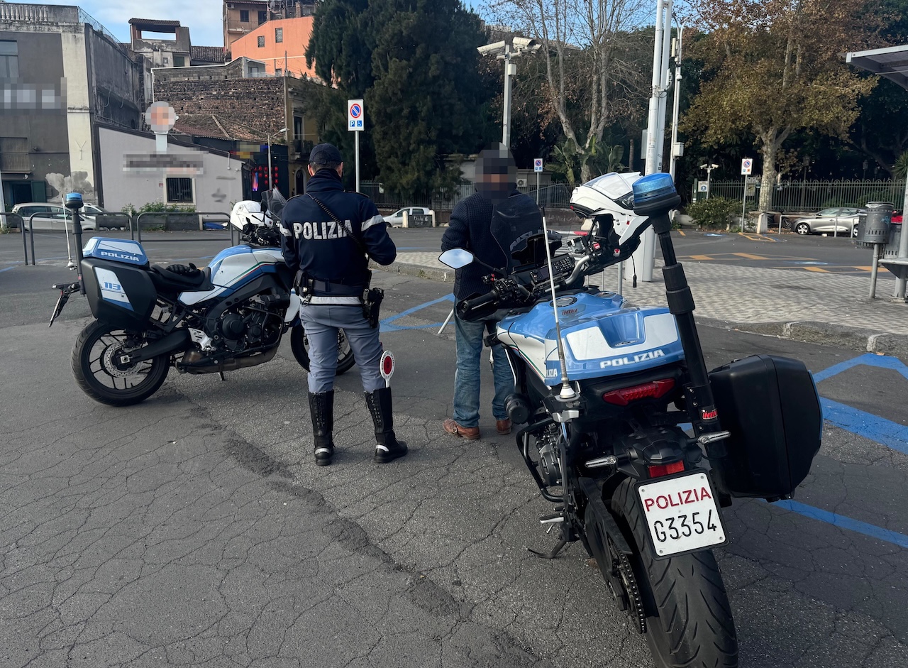 Catania, parcheggiatore abusivo viola la sorveglianza speciale: arrestato dalla Polizia di Stato