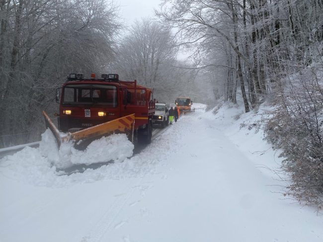 Emergenza neve sui Nebrodi: in azione gli spazzaneve della Città Metropolitana di Messina