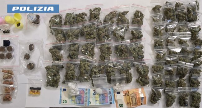 Due donne pusher arrestate a San Giovanni Galermo: in auto marijuana, cocaina e hashish