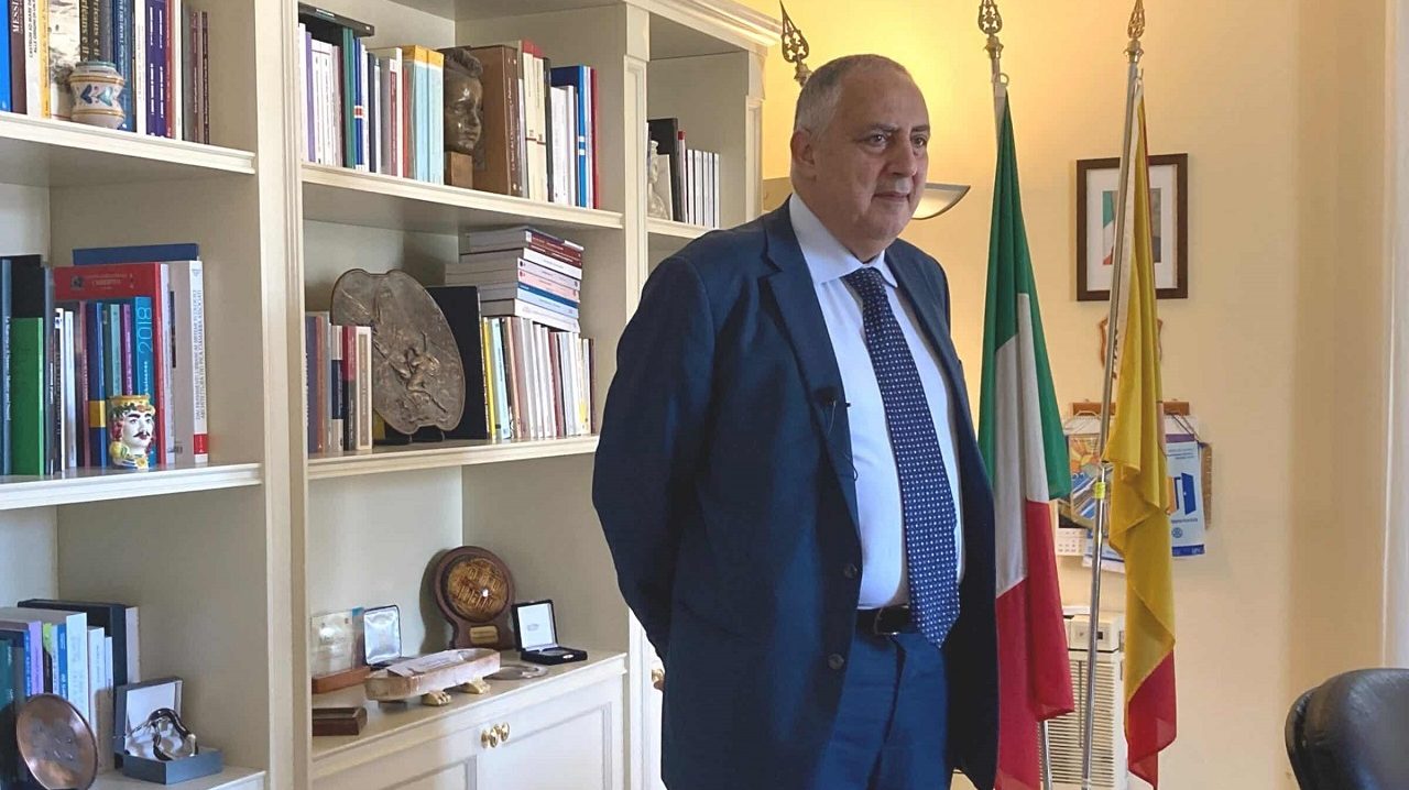 Sanzione alla parrocchia di Palermo per i bambini “rumorosi”: Lagalla partecipa alla colletta per le spese