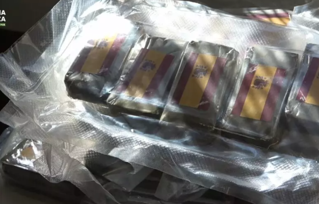 Arrestato corriere della droga agli imbarcaderi di Messina: 4 kili di hashish nascosti in auto
