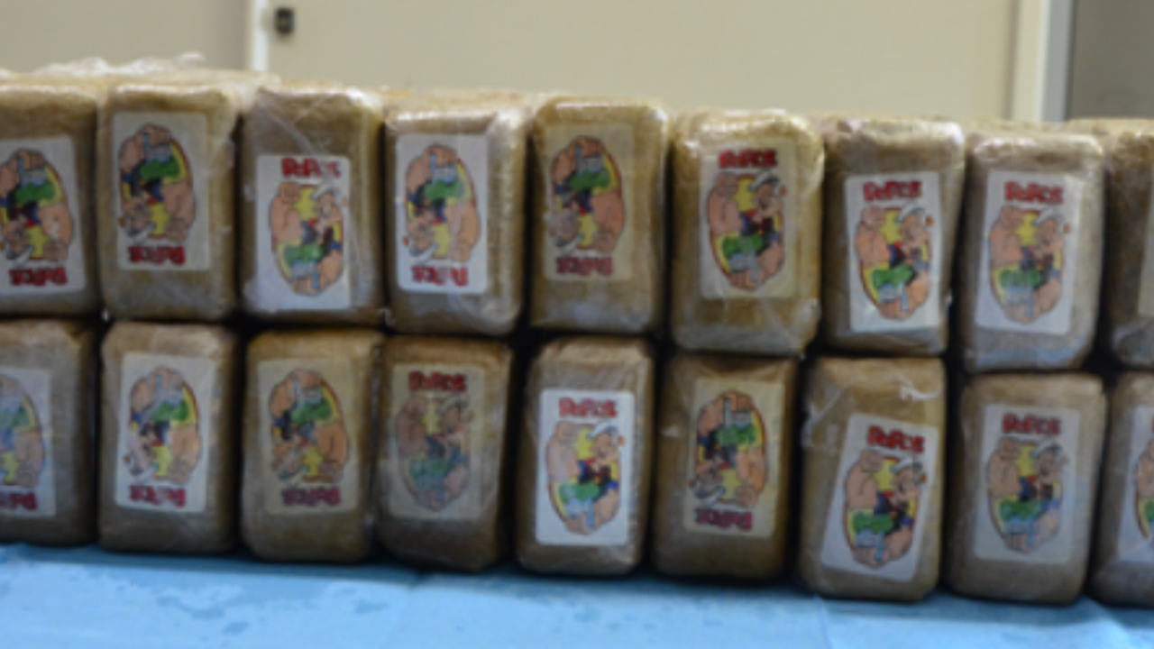 Trapani, oltre 47 chili di hashish rinvenuti sulla spiaggia di Nubia