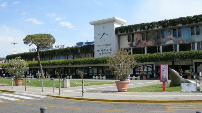 Nega l’imbarco su un volo per Palermo. Aggredita hostess di terra dell’aeroporto di Pisa