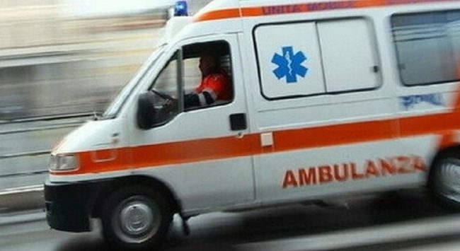 Due incidenti stradali nel Catanese: ci sono feriti