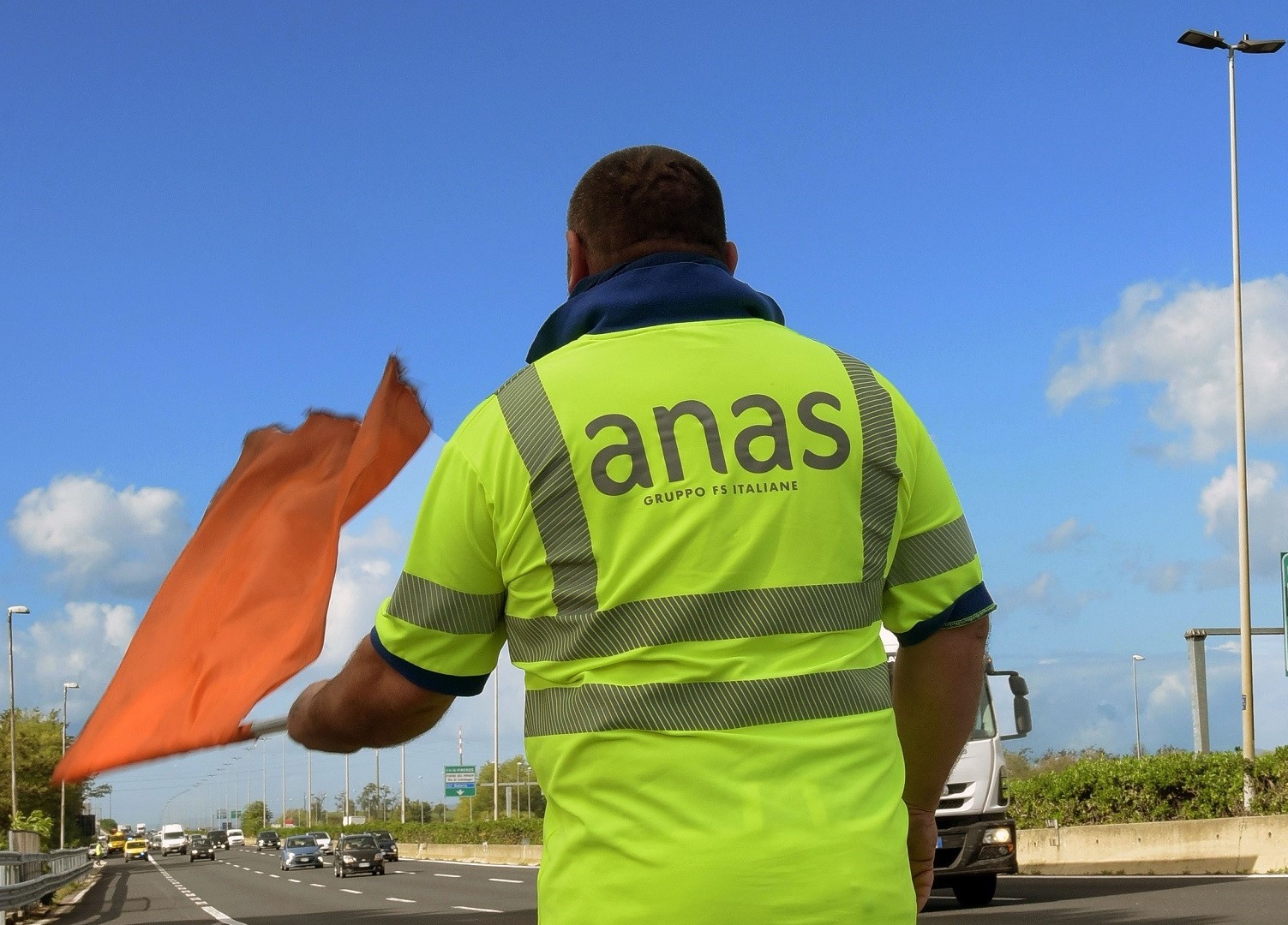 Incidente sull’A19 Palermo-Catania, scontro tra un’auto e un mezzo pesante: un ferito