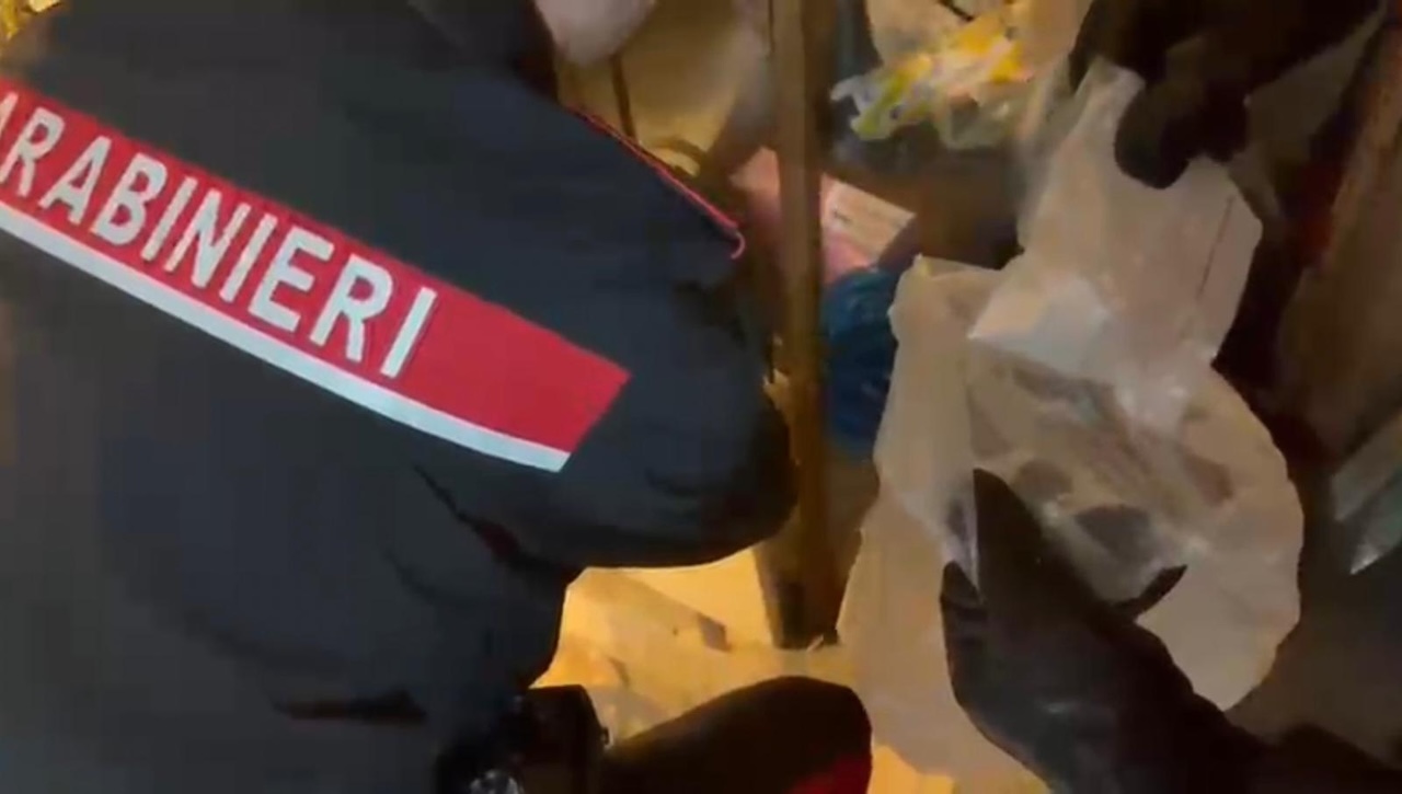 Spaccio a Gela, 4 provvedimenti: in manette anche due fratelli