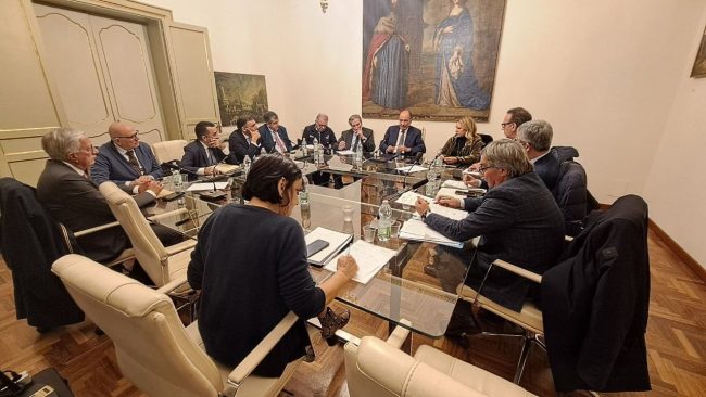 Maltempo in Sicilia, riunita cabina di regia. Schifani: “Acceleriamo i ristori per le imprese colpite”