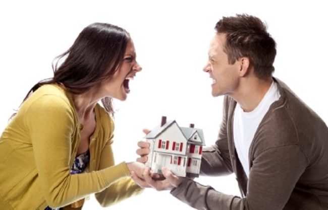 Quando la casa coniugale diventa un campo di battaglia: la solitudine dei separati, una chiave che non apre più