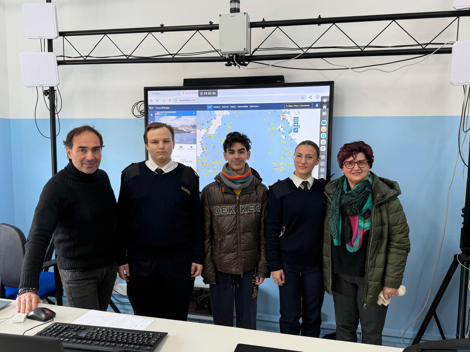 Successo dell’Open Day al “Duca Degli Abruzzi-Politecnico del Mare”: genitori e alunni scoprono i nuovi laboratori di logistica e meccanica nel nuovo plesso di via Messina