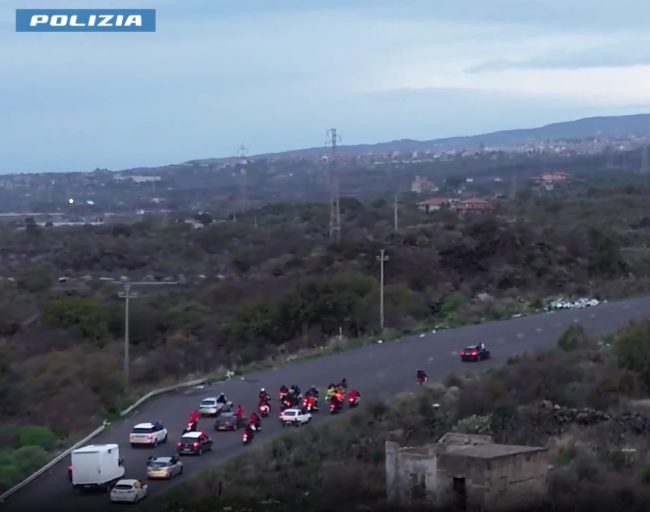 Cash in tasca e nomi scommettitori: bloccata con droni corsa clandestina di cavalli a Camporotondo Etneo