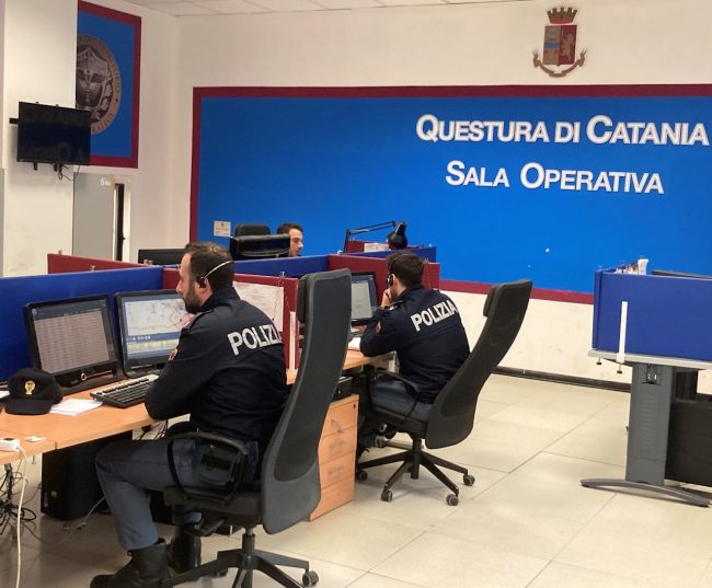 Spari nella notte in via Passo Gravina: minorenni in fuga si scontrano con la Volante