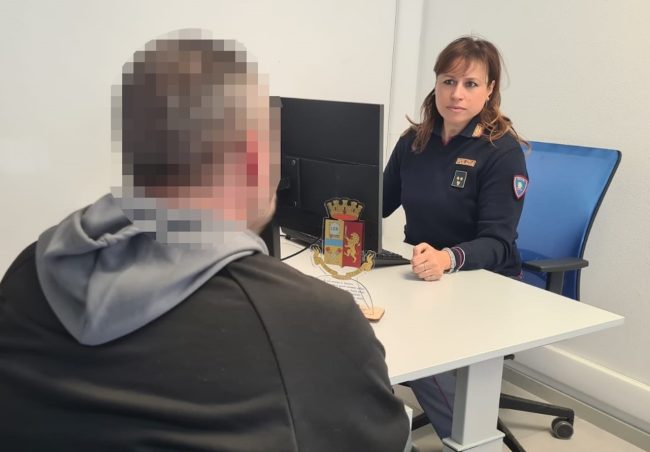 Estorsione per la restituzione di un’auto rubata: 42enne catanese arrestata dalla Polizia di Stato