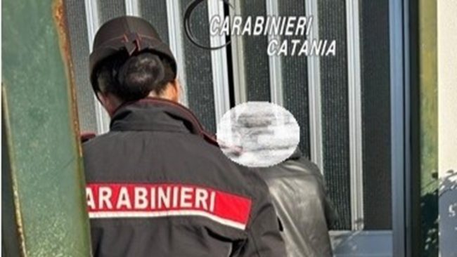 Riposto, droga in casa nonostante i domiciliari: 32enne denunciato