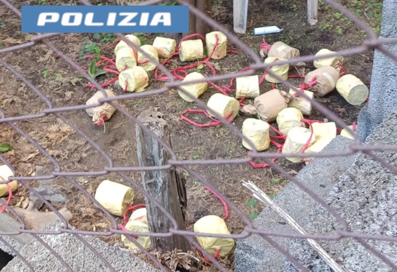 Box trasformato in laboratorio clandestino di ordigni artigianali: arrestato 38enne a Catania